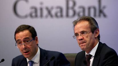 El president de CaixaBank, Jordi Gual (dreta), i el conseller delegat, Gonzalo Gortázar.