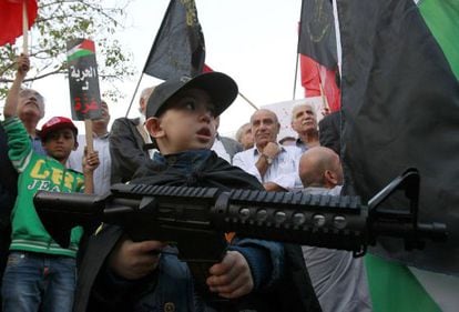 Un niño participa en una de las manifestaciones propalestina en la franja de Gaza.
