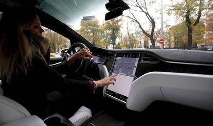 Interior del Tesla Model X.