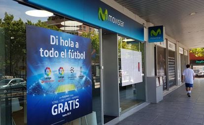 Promoción en una tienda de Movistar en Madrid. 