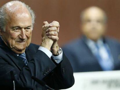 El expresidente de la FIFA, Sepp Blatter, tras su reelecci&oacute;n el 29 de mayo. 