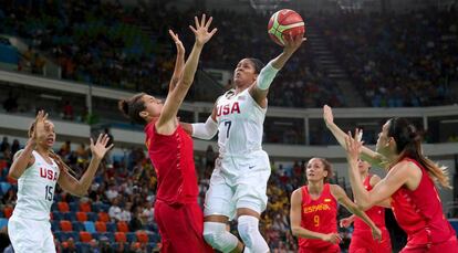 Maya Moore de Estados Unidos, en la final ante España.