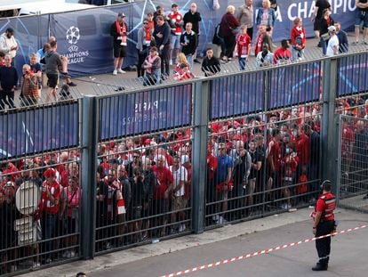 Cientos de aficionados del Liverpool, sin poder entrar en Saint Denis en la última final de la Champions.