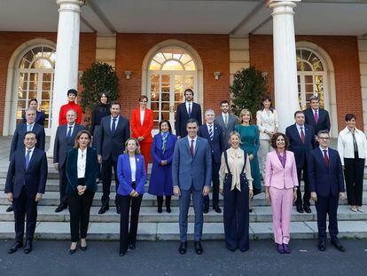 Foto de familia del Consejo de Ministros al completo, este 22 de noviembre, en su primera reunión de la legislatura.