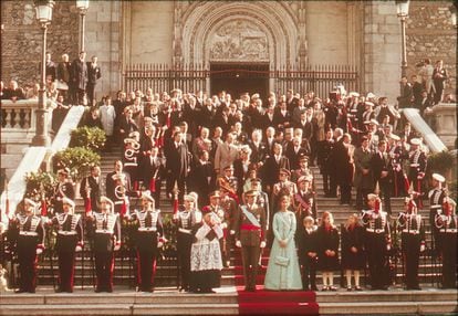 Ceremonia de entronización de los reyes Juan Carlos y Sofía, en 1976. El acto se celebró en la iglesia de los Jerónimos de Madrid.