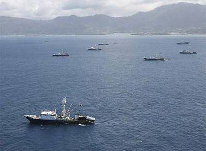 Varios barcos atuneros faenaban ayer en aguas de Océano Índico.