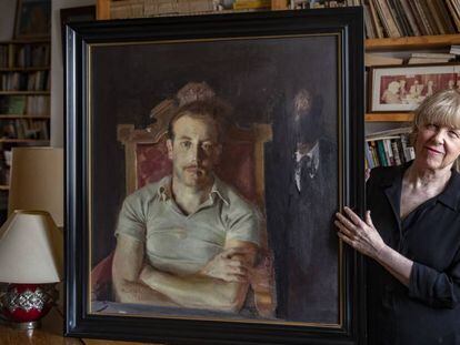 Sonia Garcia, hija del escritor Francisco Garcia Pavon con el retrato de juventud pintado por Antonio Lopez.B. P.