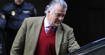 Luis Bárcenas, extesorero del PP, sale de la Audiencia Nacional en mayo.