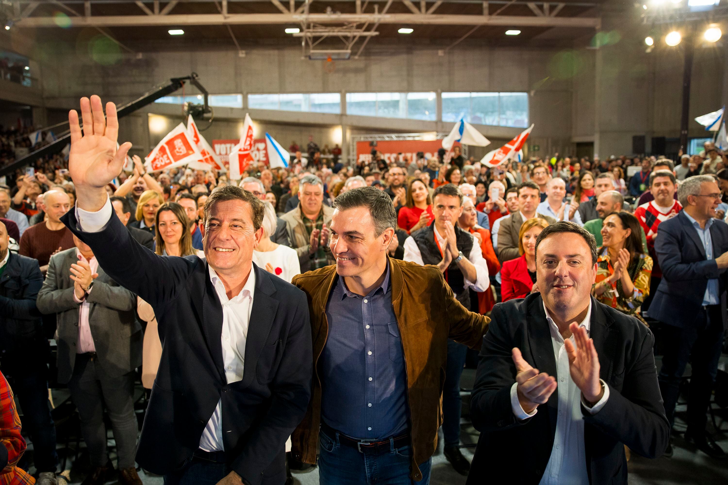 DVD1200 (16/02/24). Santiago de Compostela (A Coruña). Nacional. Política. Elecciones autonómicas al parlamento de Galicia 18F. M. Acto de cierre de campaña del PSdeG- PSOE, con la presencia del canditadot a la Xunta de Galicia, José Ramón Gómez Besteiro y el presidente del Gobierno de España, Pedro Sánchez, hoy en le pabellón polideportivo de Fontiñas en Santiago de Compostela./ ÓSCAR CORRAL (EL PAÍS).