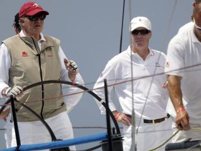 El rey Juan Carlos a bordo del barco &#039;Brib&oacute;n&#039; en 2008. 