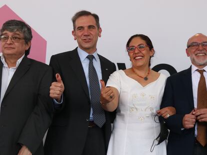 Los consejeros del INE (de izquierda a derecha) Uuc-kib Espadas, Lorenzo Córdoba, Claudia Zavala y Jaime Rivera, durante una conferencia de prensa, este domingo en Ciudad de México.