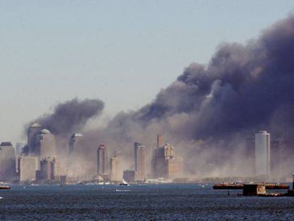 El humo en Manhattan, el  11 de septiembre de 2001.