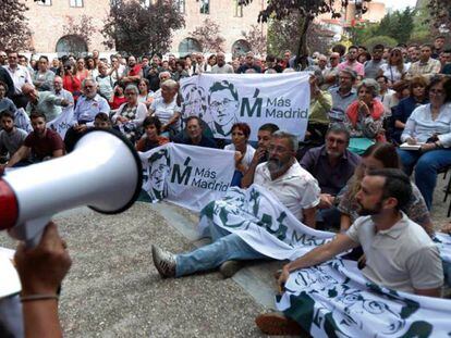 En foto, asamblea de Más Madrid, el pasado domingo en Madrid. En vídeo, declaraciones de hoy de Pablo Iglesias durante una visita a Rivas Vaciamadrid.