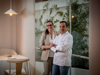 Montse Abellà y Óscar Velasco, en la sala del su restaurante, ubicado en el barrio madrileño de Hispanoamérica.