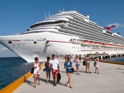 El &#039;Carnival Dream&#039;, a su llegada a Cozumel (M&eacute;xico).