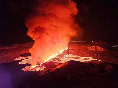 A volcano spews lava and smoke as it erupts on Reykjanes Peninsula, Iceland, February 8, 2024. Iceland Civil Protection/Handout via REUTERS THIS IMAGE HAS BEEN SUPPLIED BY A THIRD PARTY. MANDATORY CREDIT. NO RESALES. NO ARCHIVES.