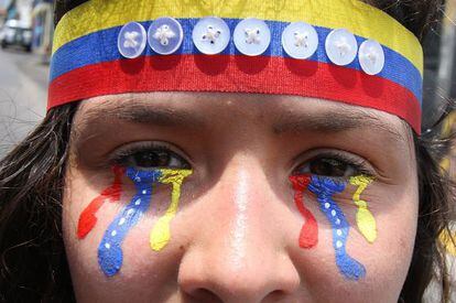 Una joven en la protesta del sábado contra el Gobierno de Maduro.