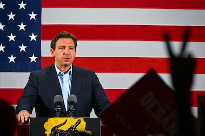 El gobernador de Florida, Ron DeSantis, en un evento de campaña para las elecciones de medio periodo estadounidenses en Hialeah, Florida, el pasado 7 de noviembre. 