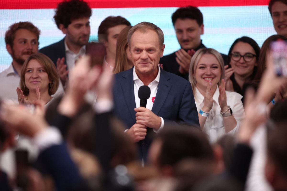 Los sondeos en Polonia dan a la oposición liberal la mayoría para gobernar pese al triunfo en votos de los ultraconservadores | Internacional