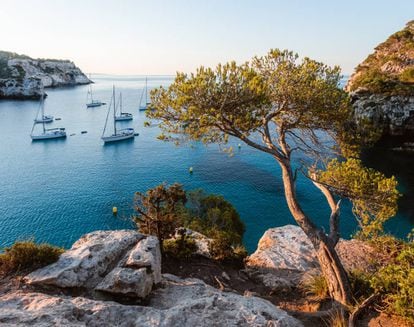 Vista de Cala Macarelleta, en la isla de Menorca.