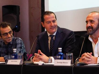 Ram&oacute;n Espacio, presidente de Cesida; Javier Anitua, director de relaciones institucionales de Mylan; y Santiago Moreno, jefe de servicio de enfermedades infecciosas del Hospital Ram&oacute;n y Cajal.