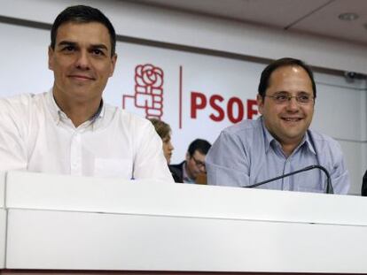 El secretario general del PSOE, Pedro S&aacute;nchez (i), junto al secretario de Organizaci&oacute;n, C&eacute;sar Luena (c), y el secretario de Acci&oacute;n Pol&iacute;tica y Ciudadana, Patxi L&oacute;pez (d), durante la reuni&oacute;n extraordinaria del Comit&eacute; Federal del PSOE en Madrid.