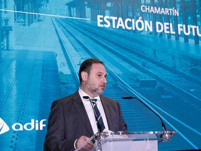 El ministro de Transportes, José Luis Ábalos, durante una de las presentaciones de la futura estación de Chamartín.