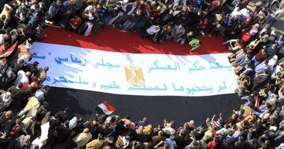 Egipcios se manifiestan en la plaza Tahrir, en Egipto, en diciembre de 2011.