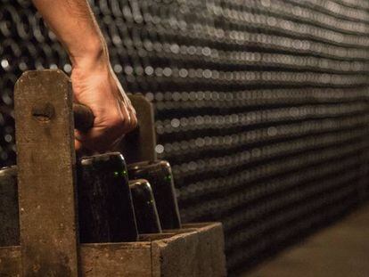 Desmantelada una banda que falsificaba botellas de vino de alto precio