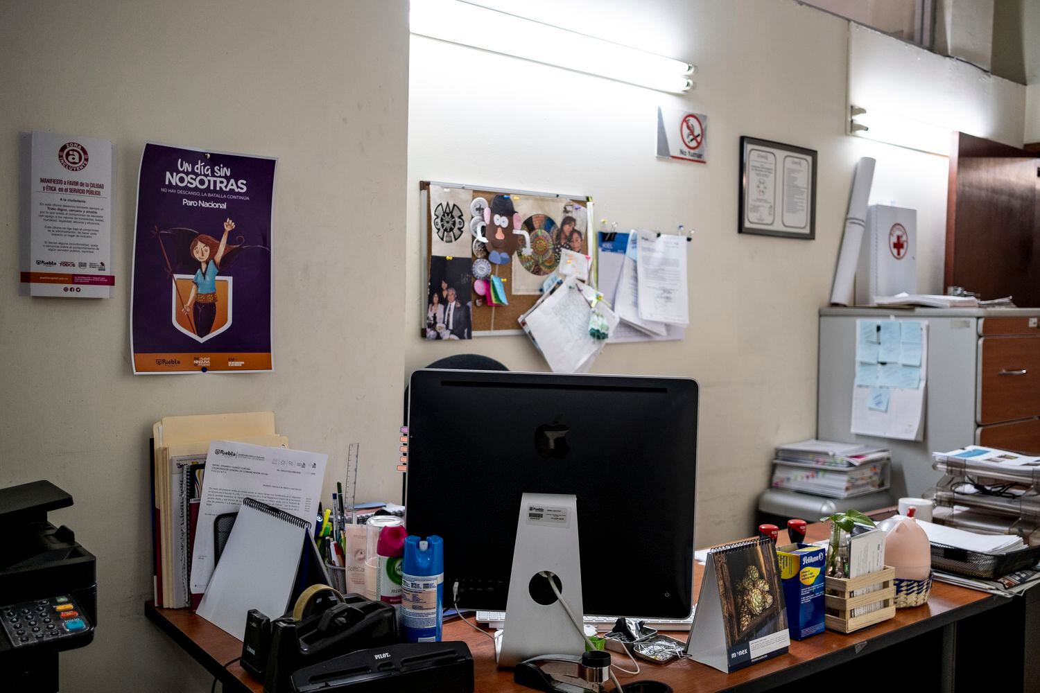 Escritorio vacío en una de las oficinas del ayuntamiento de Puebla, en México.