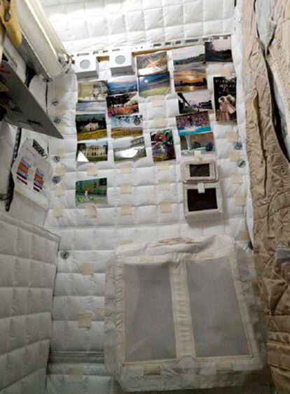Cubículo que constituye el dormitorio de un astronauta en la Estación Espacial.