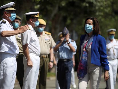 La ministra de Defesa, Maragarita Robles, el pasado jueves a su llegada a la base de Retamares, en Madrid.
