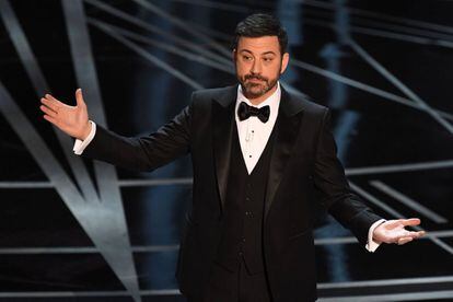 El presentador de la gala, Jimmy Kimmel, prometió antes de la gala que ni cantaría ni bailaría, a diferencia de muchos de sus precedesores. eso sí, no faltó su monólogo al inicio de la noche.