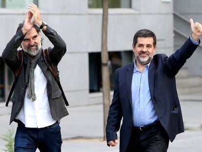 Jordi Cuixart (izquierda) y Jordi Sánchez, a su llegada a la Audiencia Nacional en 2017.
