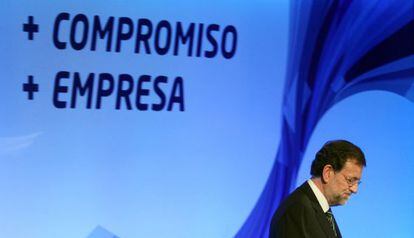 Rajoy, aplaudido tras su intervención en la clausura de la asamblea general de la CEOE.