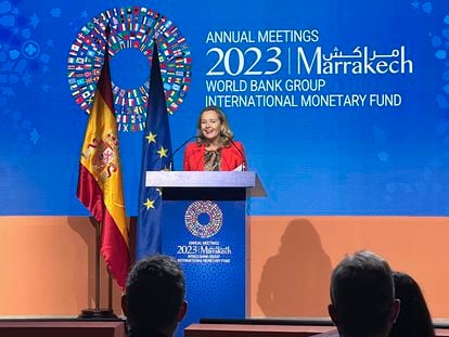 La vicepresidenta primera y ministra de Asuntos Económicos y Transformación Digital en funciones, Nadia Calviño, interviene ante los medios de comunicación este miércoles en Marrakech.