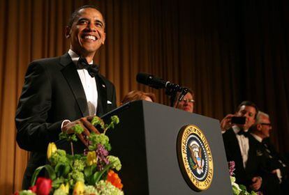 El presidente estadounidense, Barack Obama, habla durante la Cena de la Asociación de Corresponsales de la Casa Blanca.