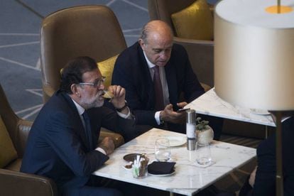 Mariano Rajoy y Jorge Fernandez Díaz, en Barcelona.