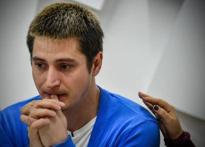 Maxim Lapunov denunció torturas y detención ilegal en Chechenia por ser gay.