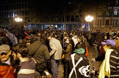 Manifestación de internautas en defensa de los derechos fundamentales en Internet, frente a la sede del ministerio de Cultura en Madrid, el 4 de diciembre de 2009.