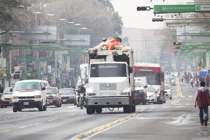 Una v&iacute;a principal de la Ciudad de M&eacute;xico durante la contingencia.