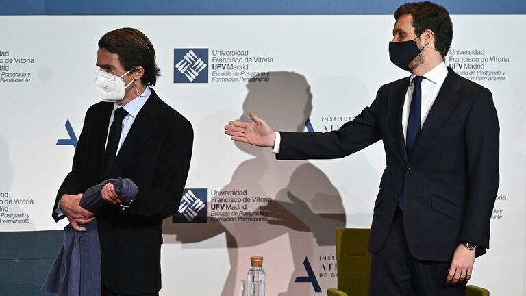 José María Aznar y Pablo Casado, en el Auditorio de la Universidad Francisco de Vitoria, en Madrid.
