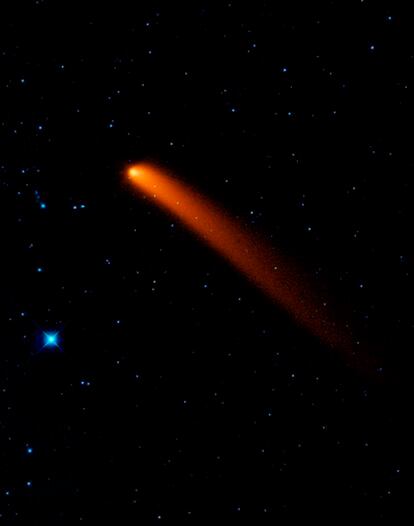 Imagen del cometa C/2007Q3 tomada en infrarrojo por el telescopio en órbita 'Wise'