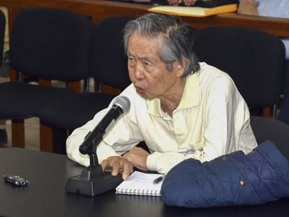 El expresidente peruano Fujimori, en una imagen de archivo, comparece ante el juez por el caso de una matanza de campesinos en 1992.