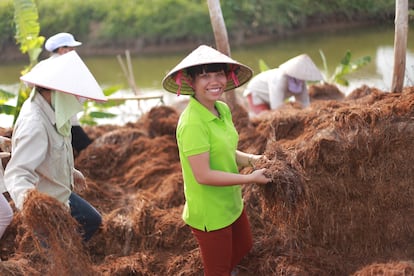 Tran Thi Khanh Trang en los arrozales.