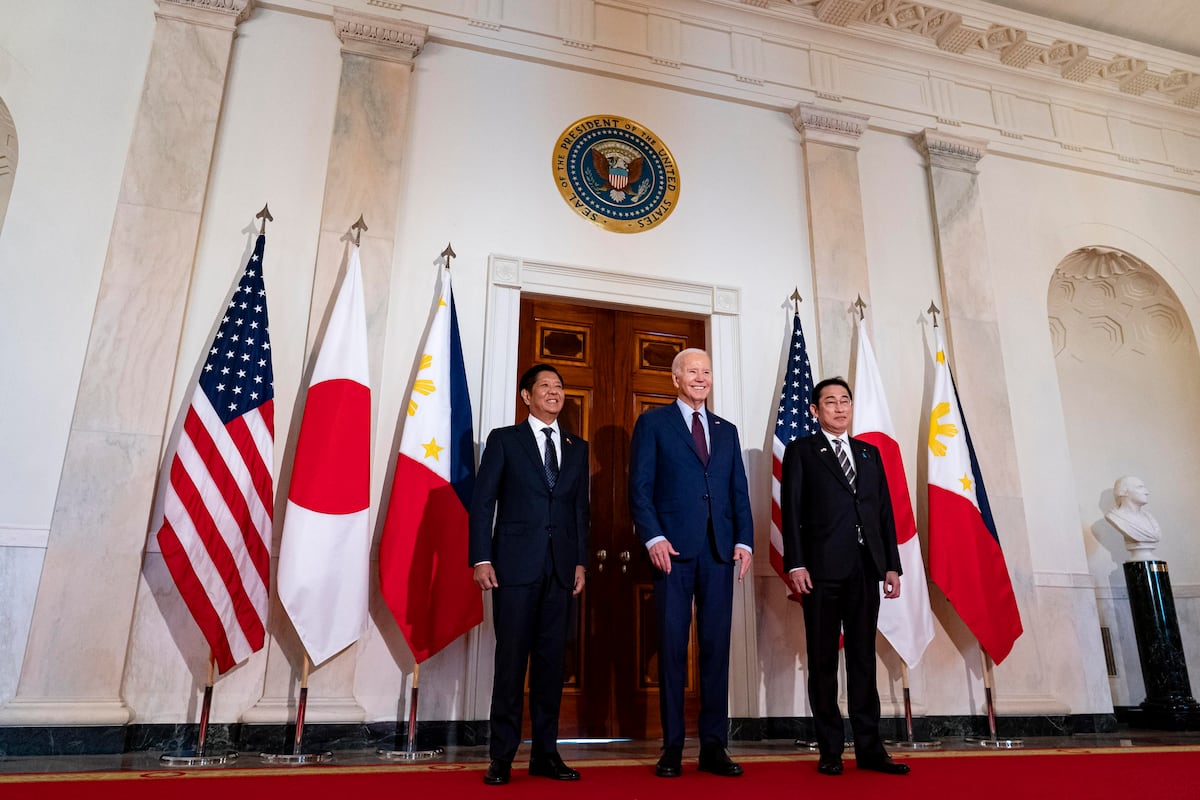 Estados Unidos, Japón y Filipinas cierran filas ante las presiones de Pekín en el mar del Sur de China | Internacional