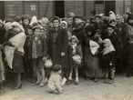 Mujeres y niños a su llegada a Auschwitz-Birkenau desde Hungría.