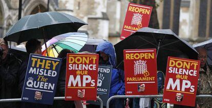 Manifestantes contrarios al Brexit a las puertas del Tribunal Supremo de Reino Unido, este martes en Londres.