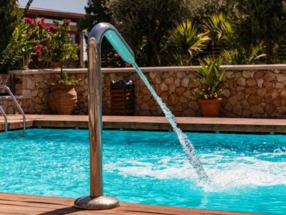 Una selección de artículos y accesorios para adecentar, limpiar y poner a punto la piscina de casa este verano.