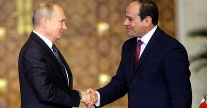 El egipcio Abdel Fattah al-Sisi, y Vladimir Putin, en diciembre en El Cairo.